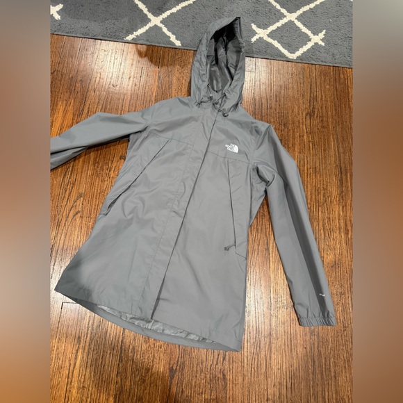 The North Face Women's Antora Rain Parka -Smoked Pearl - Picture 6 of 14